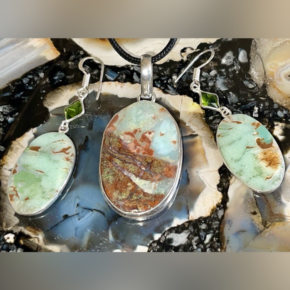 Chrysoprase Pendant & Earrings Set - Picture 8 of 17